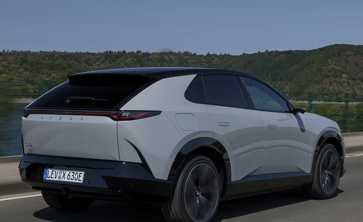 Comportamiento en marcha del Mazda CX-6e Takumi (2026)