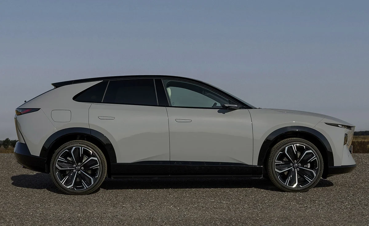 Mazda CX-6e Takumi (2026)