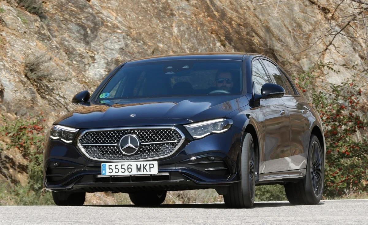 Mercedes-Benz E 300 de 4MATIC Berlina con tecnología híbrida EQ (2025)