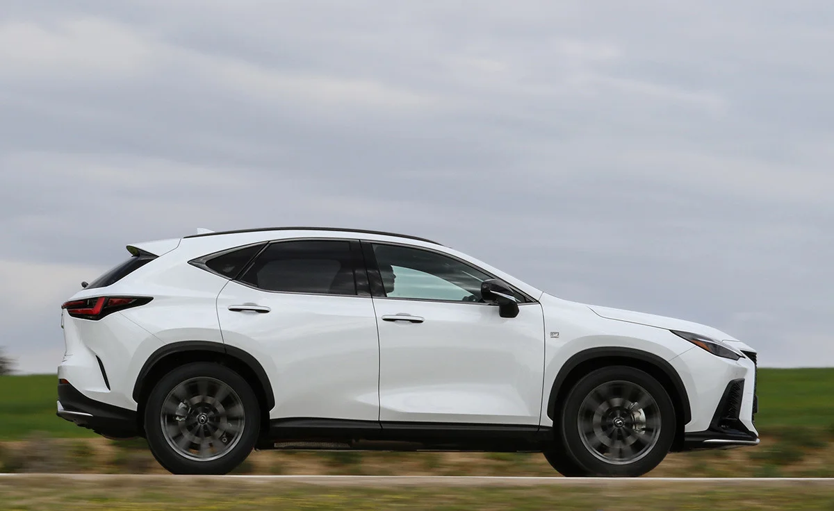 Lexus NX 450h+ 4x4 Premium+ (2025)
