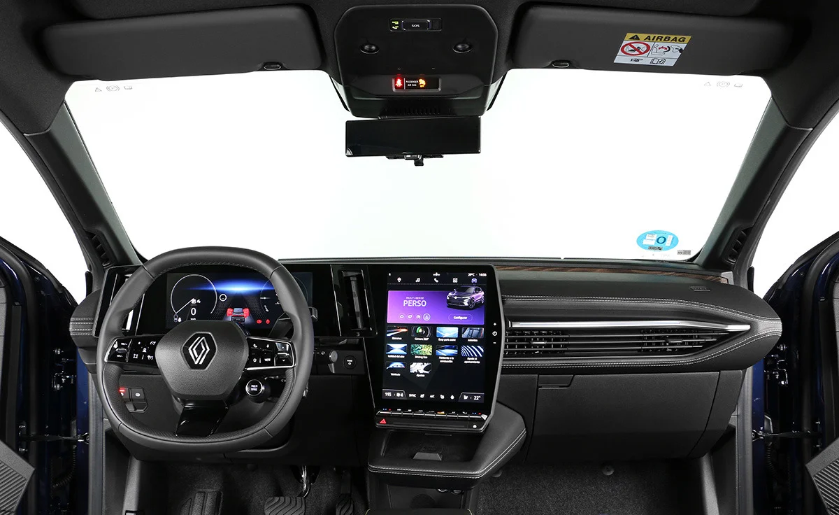 Puesto de conducción e interiores del Renault Megane E-Tech Eléctrico esprit Alpine 160 kW (220 CV) autonomía confort (2025)