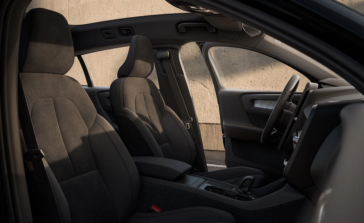 Volvo EC40 Plus P5 Long Range Eléctrico (2026) interior