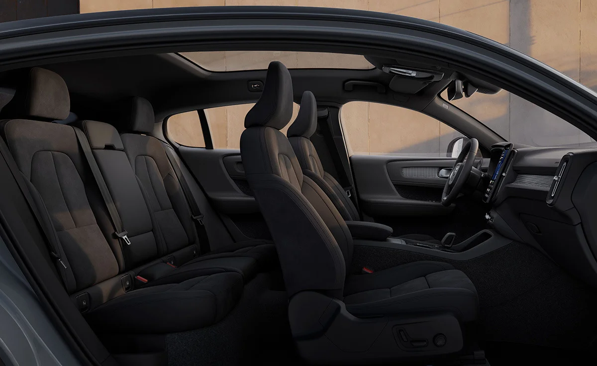 Volvo EC40 Plus P5 Long Range Eléctrico (2026) interior