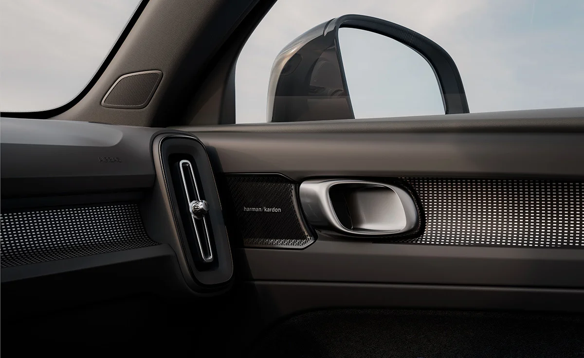 Volvo EC40 Plus P5 Long Range Eléctrico (2026) interior