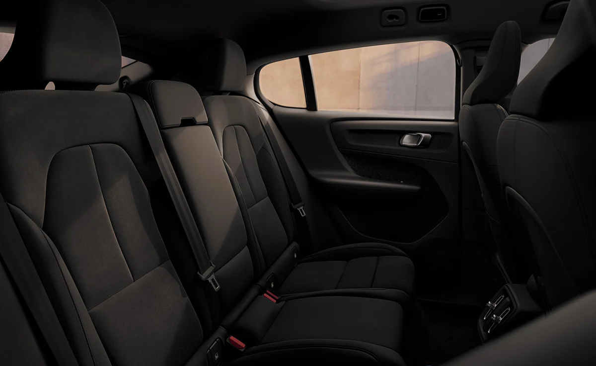 Volvo EC40 Plus P5 Long Range Eléctrico (2026) interior