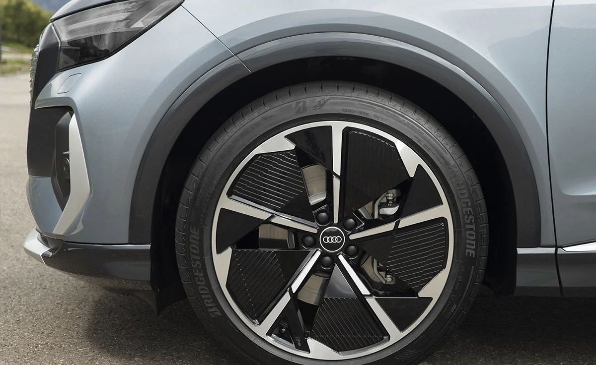 Audi Q4 e-tron 45 Genuine edition (2024-2026)